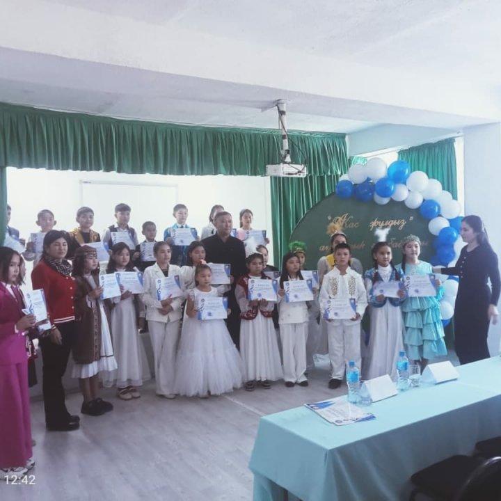 «Жас жұлдыз» атты оқушылар арасындағы ән байқауында қатысты.